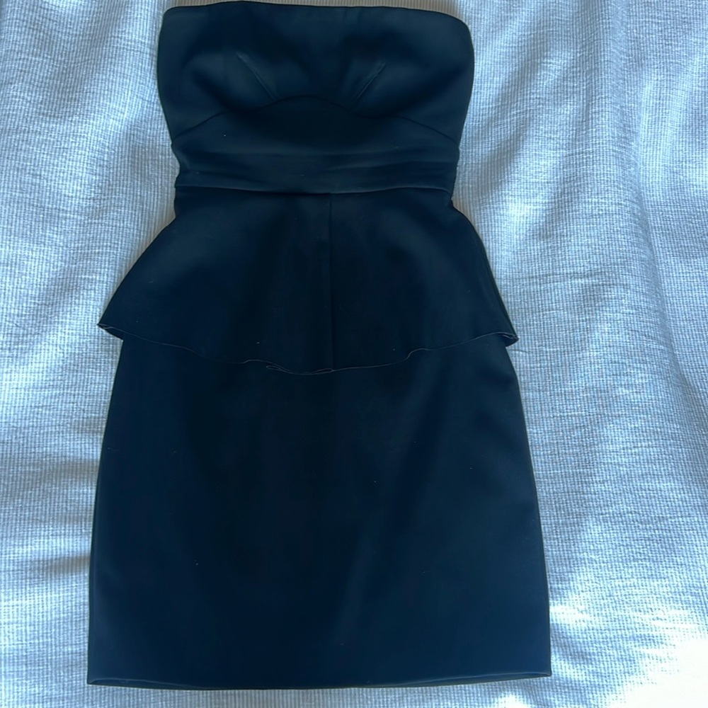 Elizabeth James- strapless a black Minidress fitted